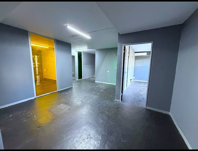 95M² OFFICE TO LET IN POINT WATERFRONT